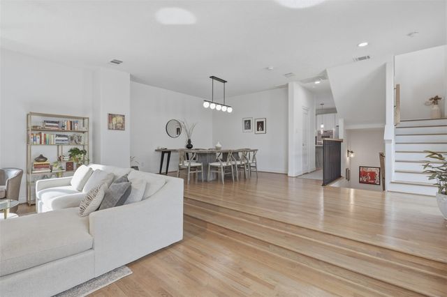 5515 Venice Street, Houston, TX 77007