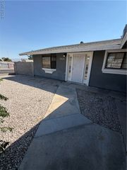 2820 South Sandhill Road A, Las Vegas, NV 89121