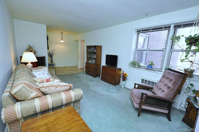 682 Tuckahoe Road 5H, Yonkers, NY 10710