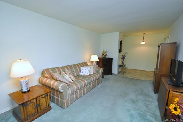 682 Tuckahoe Road 5H, Yonkers, NY 10710