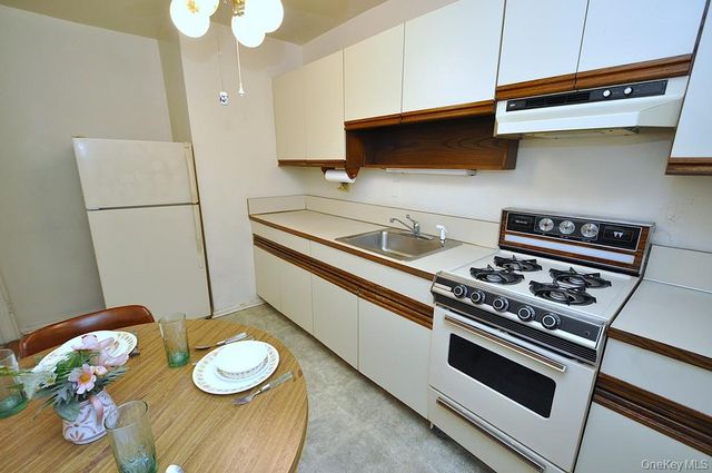 682 Tuckahoe Road 5H, Yonkers, NY 10710