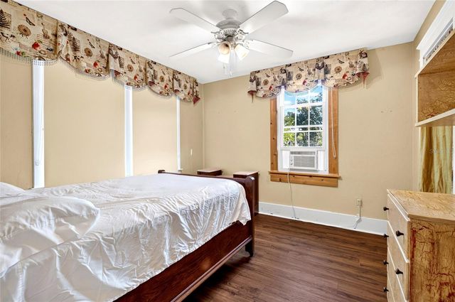 150 S CLAYTON STREET, Mount Dora, FL 32757
