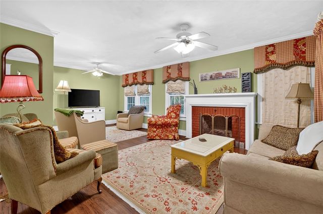 150 S CLAYTON STREET, Mount Dora, FL 32757