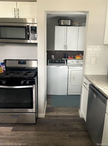 24337 Pennie Street, Dearborn Heights, MI 48125