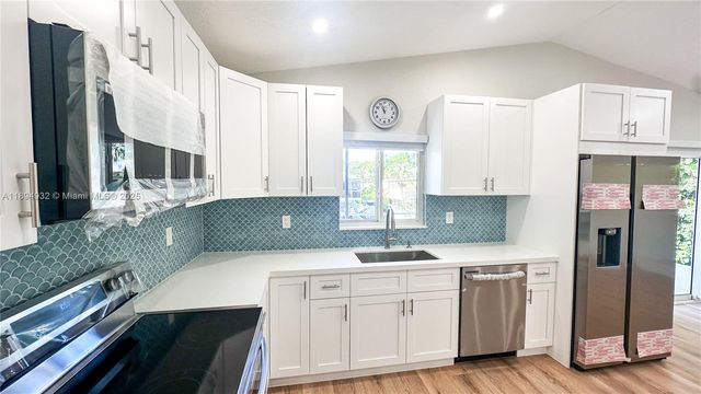 45 Gumbo Limbo Ave 2nd flr, Key Largo, FL 33037