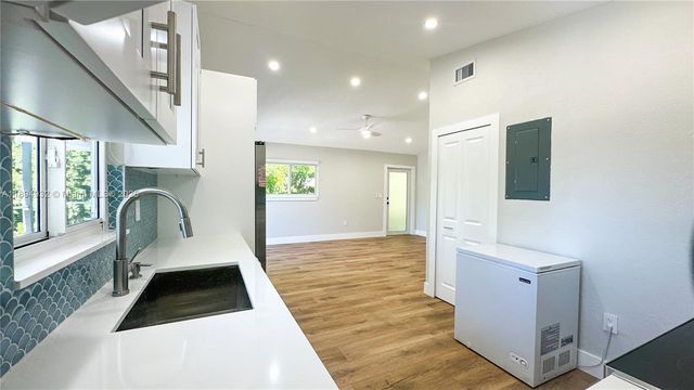 45 Gumbo Limbo Ave 2nd flr, Key Largo, FL 33037