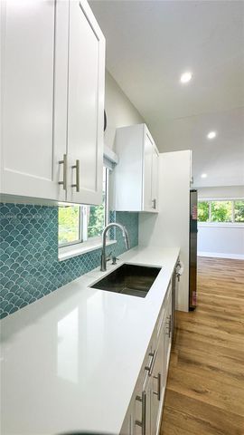 45 Gumbo Limbo Ave 2nd flr, Key Largo, FL 33037