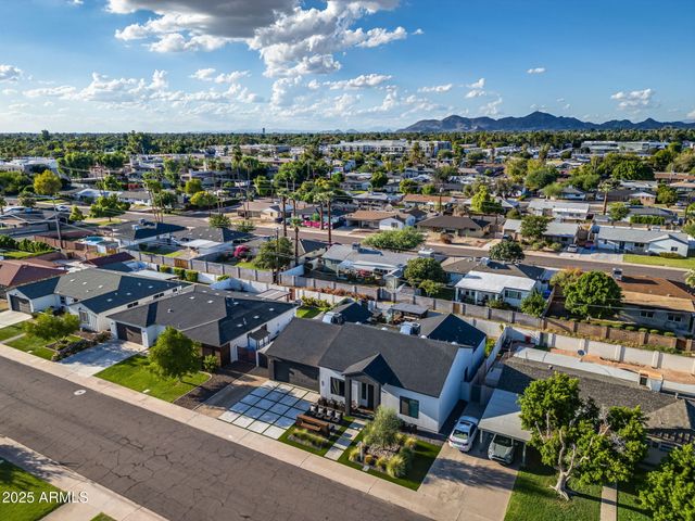 928 E Berridge Lane, Phoenix, AZ 85014