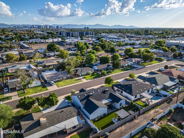 928 E Berridge Lane, Phoenix, AZ 85014