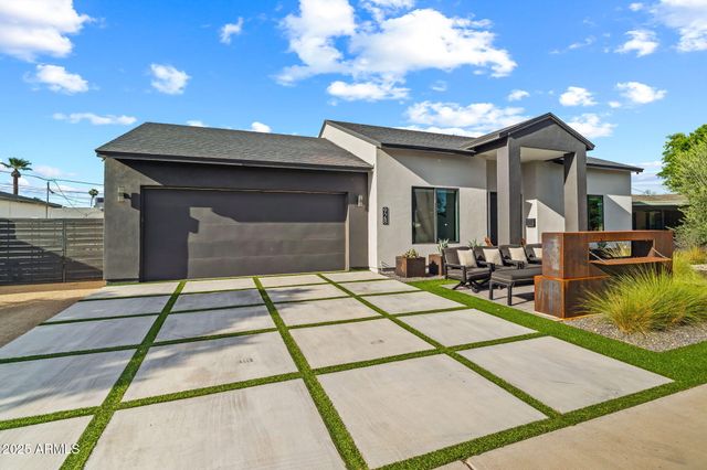 928 E Berridge Lane, Phoenix, AZ 85014