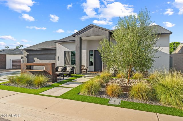 928 E Berridge Lane, Phoenix, AZ 85014