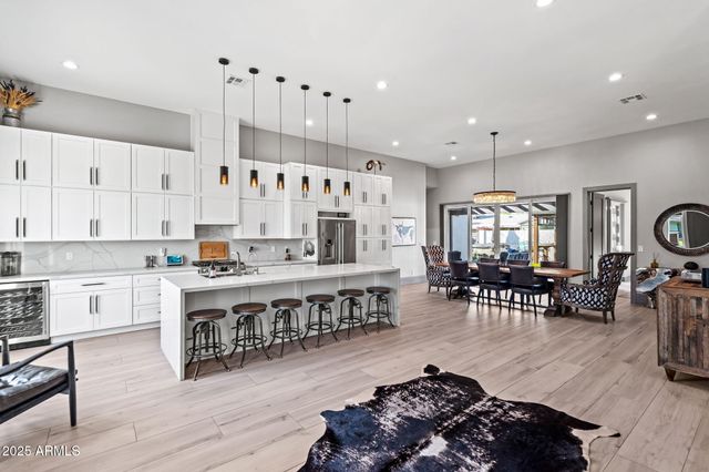 928 E Berridge Lane, Phoenix, AZ 85014