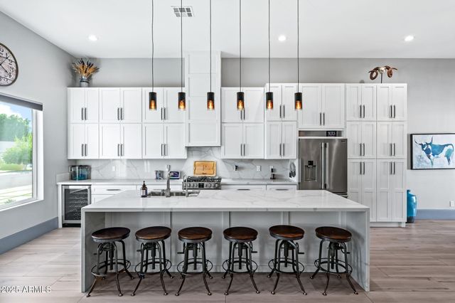 928 E Berridge Lane, Phoenix, AZ 85014