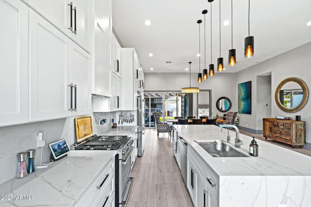 928 E Berridge Lane, Phoenix, AZ 85014