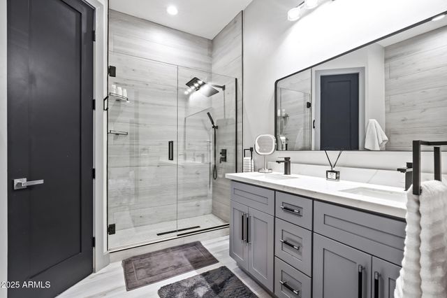 928 E Berridge Lane, Phoenix, AZ 85014