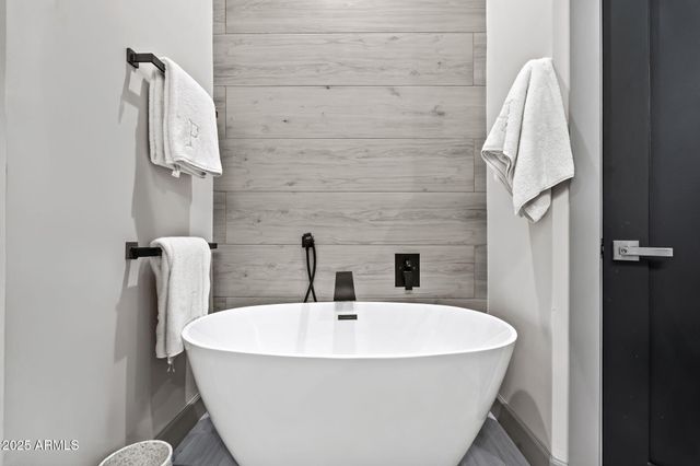 928 E Berridge Lane, Phoenix, AZ 85014