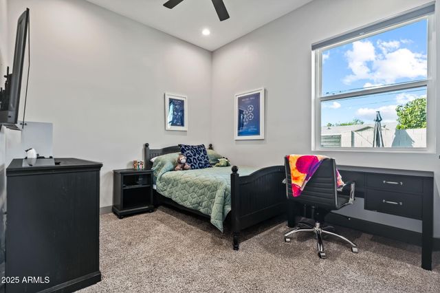 928 E Berridge Lane, Phoenix, AZ 85014