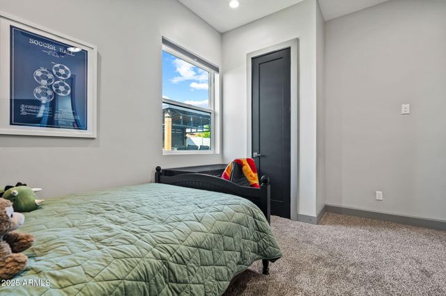 928 E Berridge Lane, Phoenix, AZ 85014