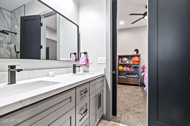 928 E Berridge Lane, Phoenix, AZ 85014