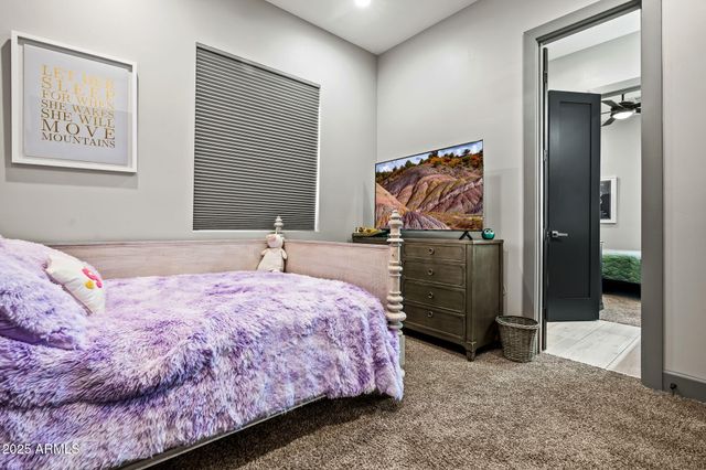 928 E Berridge Lane, Phoenix, AZ 85014