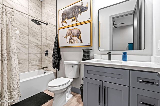 928 E Berridge Lane, Phoenix, AZ 85014