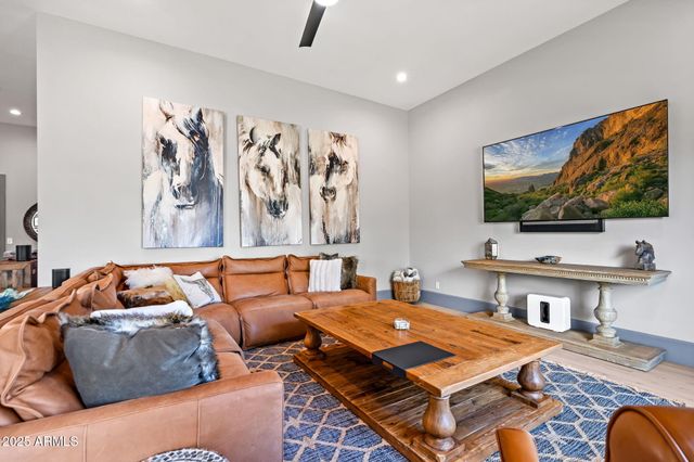 928 E Berridge Lane, Phoenix, AZ 85014