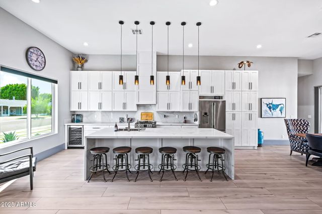 928 E Berridge Lane, Phoenix, AZ 85014