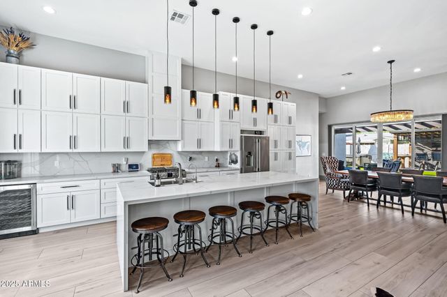 928 E Berridge Lane, Phoenix, AZ 85014