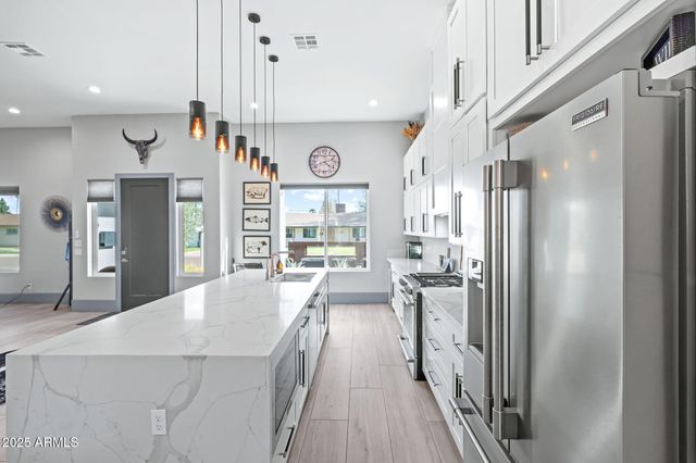 928 E Berridge Lane, Phoenix, AZ 85014