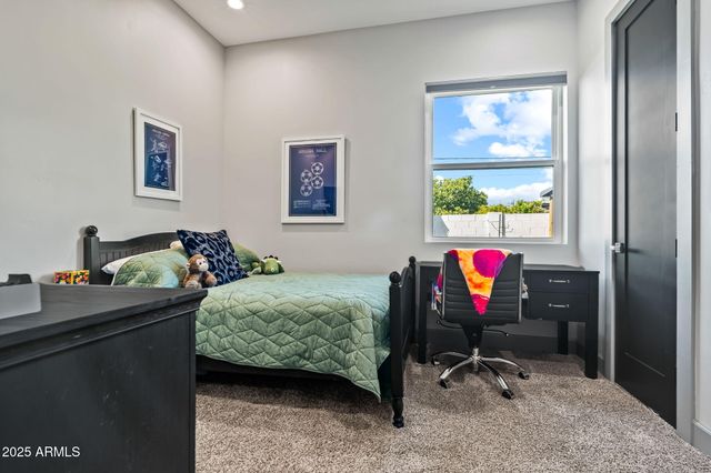 928 E Berridge Lane, Phoenix, AZ 85014