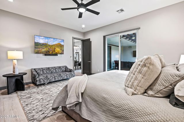 928 E Berridge Lane, Phoenix, AZ 85014