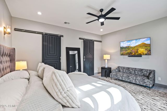 928 E Berridge Lane, Phoenix, AZ 85014