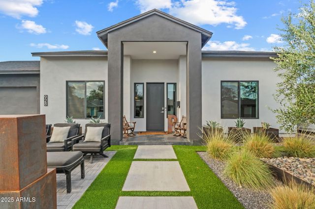 928 E Berridge Lane, Phoenix, AZ 85014