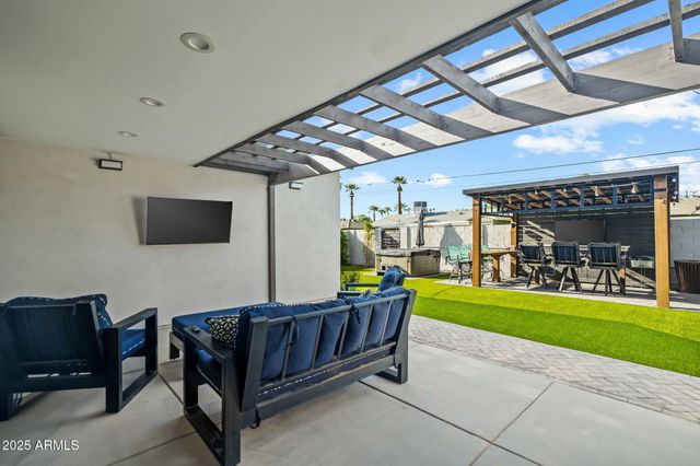 928 E Berridge Lane, Phoenix, AZ 85014