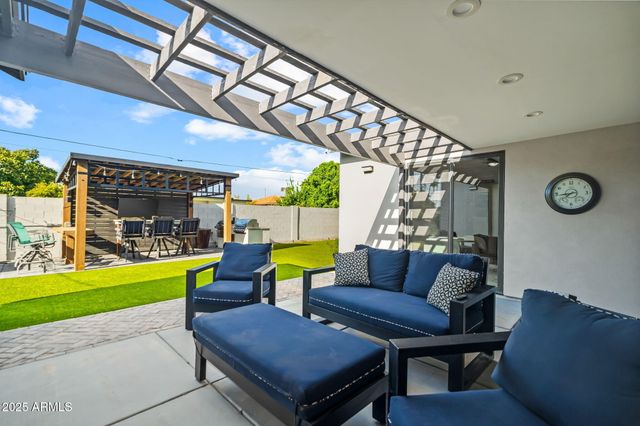 928 E Berridge Lane, Phoenix, AZ 85014