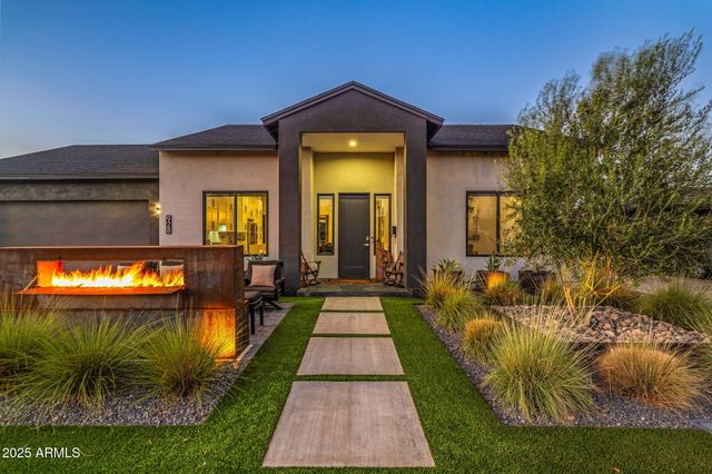 928 E Berridge Lane, Phoenix, AZ 85014