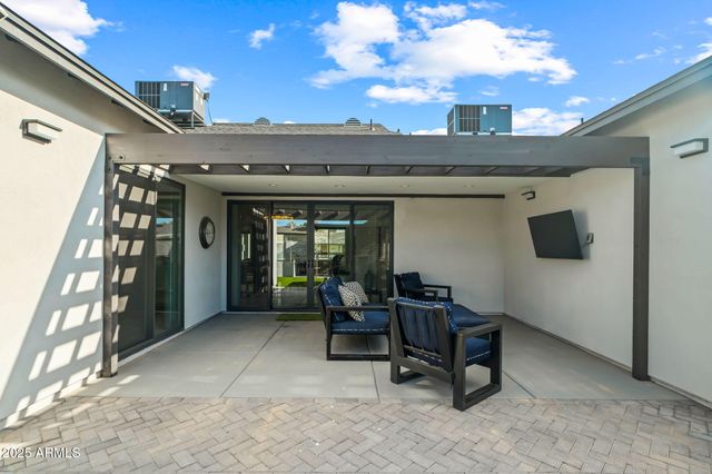 928 E Berridge Lane, Phoenix, AZ 85014