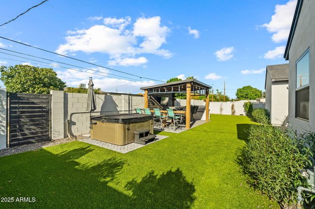 928 E Berridge Lane, Phoenix, AZ 85014