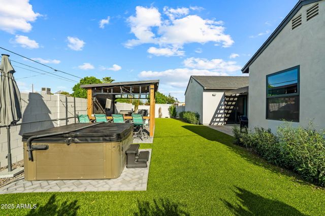 928 E Berridge Lane, Phoenix, AZ 85014