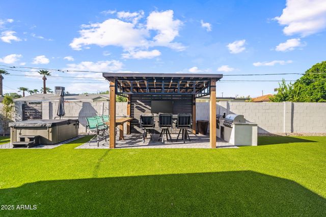 928 E Berridge Lane, Phoenix, AZ 85014