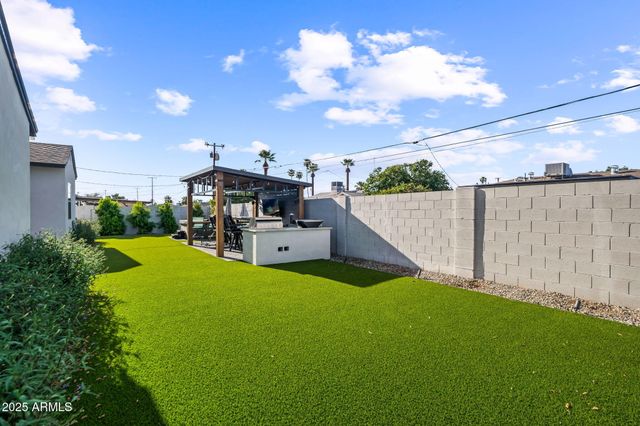 928 E Berridge Lane, Phoenix, AZ 85014