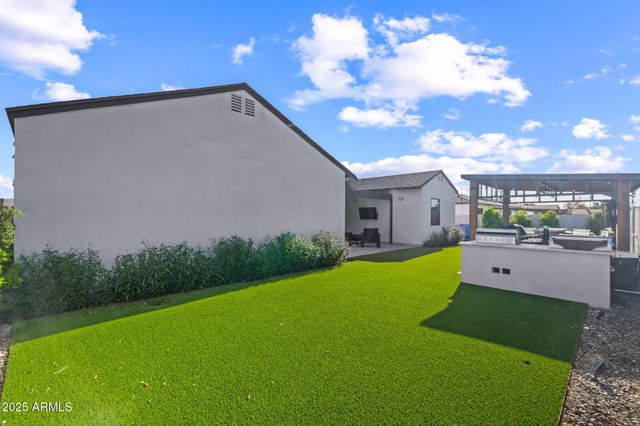 928 E Berridge Lane, Phoenix, AZ 85014