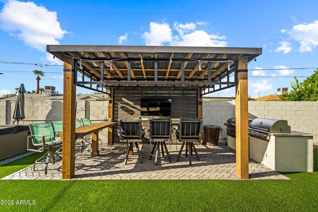 928 E Berridge Lane, Phoenix, AZ 85014