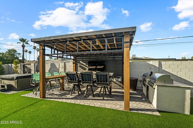 928 E Berridge Lane, Phoenix, AZ 85014