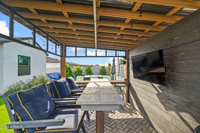 928 E Berridge Lane, Phoenix, AZ 85014