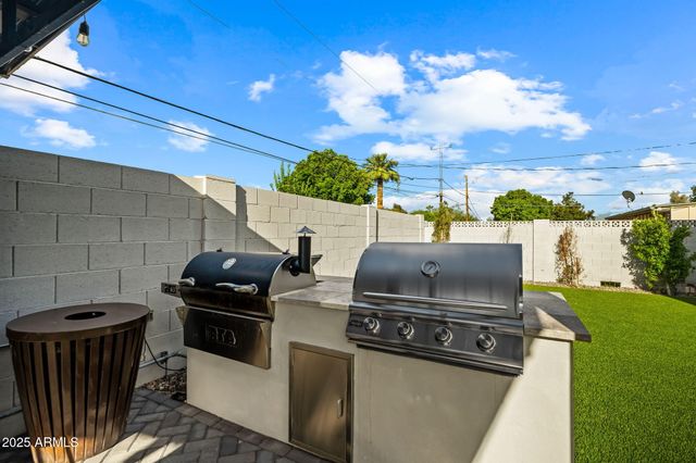 928 E Berridge Lane, Phoenix, AZ 85014