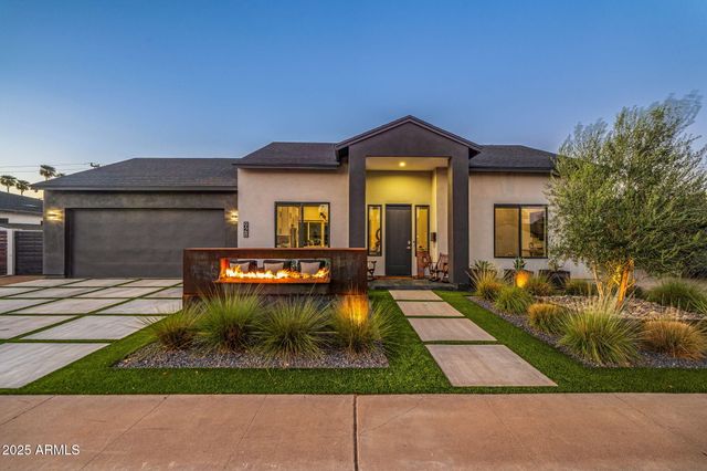 928 E Berridge Lane, Phoenix, AZ 85014