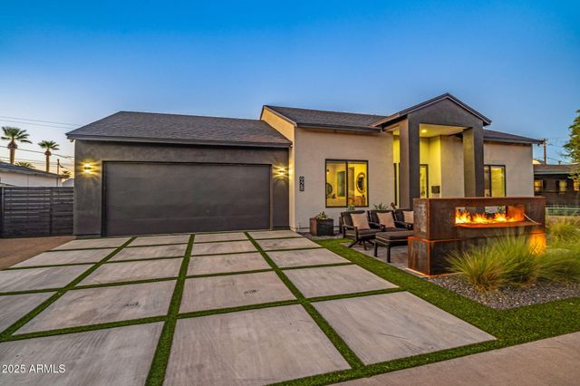 928 E Berridge Lane, Phoenix, AZ 85014