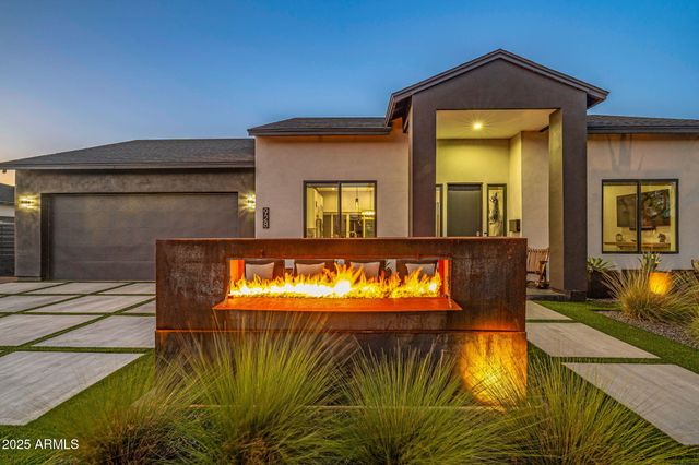 928 E Berridge Lane, Phoenix, AZ 85014