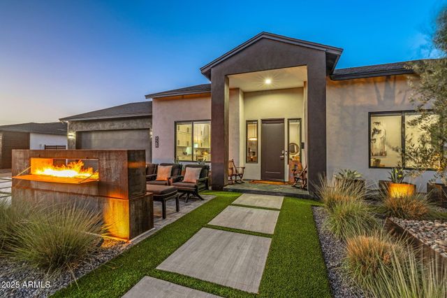 928 E Berridge Lane, Phoenix, AZ 85014